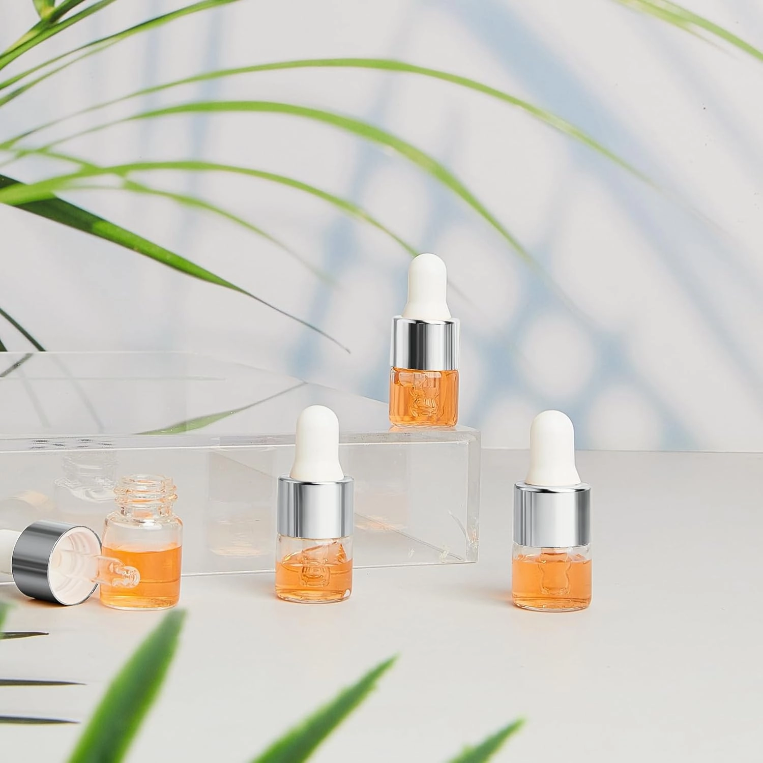 100 Pcs Mini Glass Oil Dropper Bottle Bulk, 1 ml Sliver Clear Essential Small Empty Bottles Sample Containers Perfume Liquid Vials with Cap for Traveling