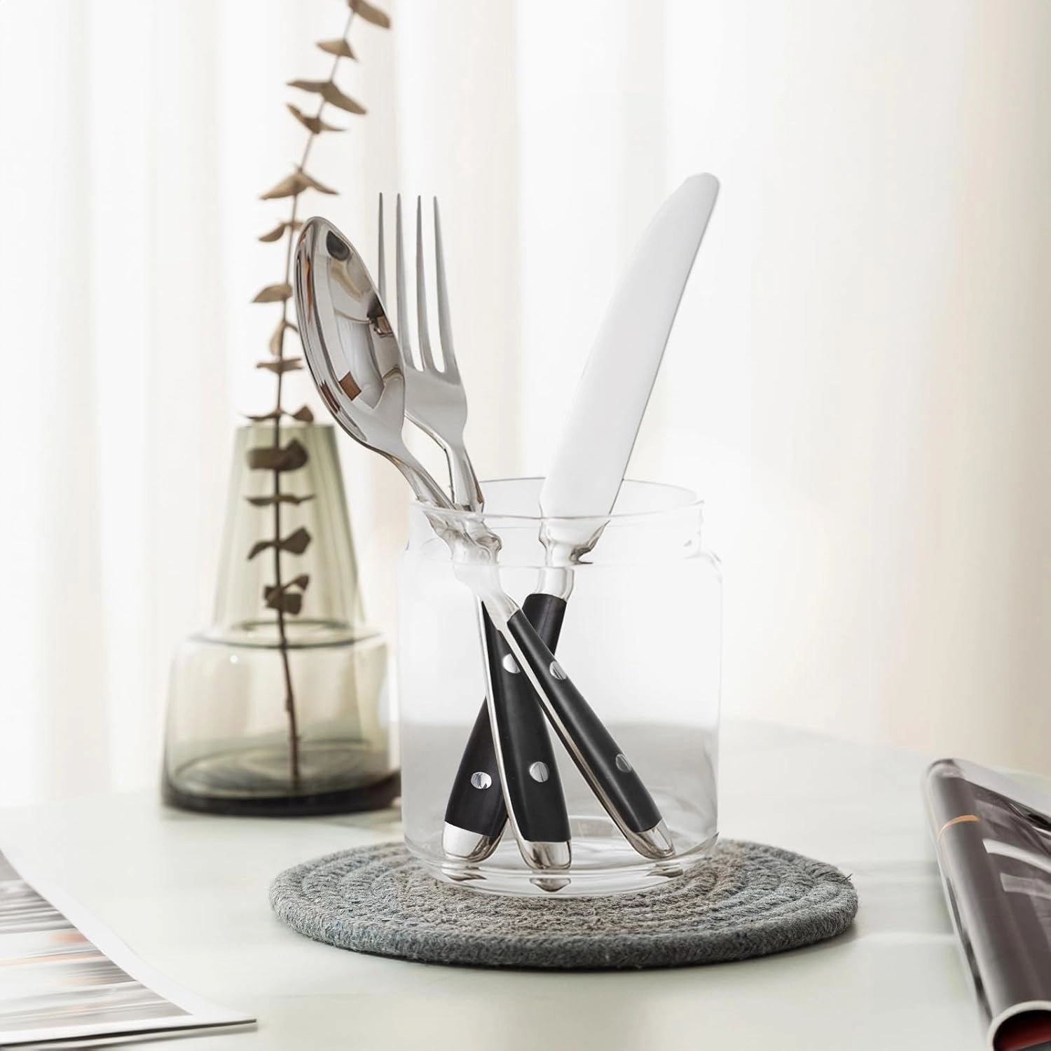 20-Piece Silverware Set for 4, Everyday Flatware, Black Handles Utensils Set, Retro Stainless Steel Forks and Spoons, Mirror Finished Utensil Sets for Home Restaurant, Dishwasher Safe Cutlery