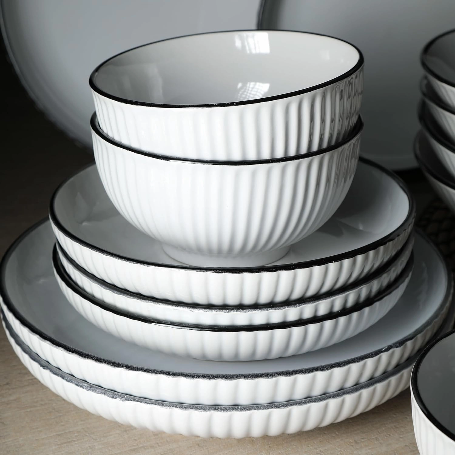 Christian Siriano Lustra Modern 16-Piece Stoneware Dinnerware Set, Plates and Bowls Set, Dinner and Salad Plates, Ramen Bowls, Dishes for 4, White