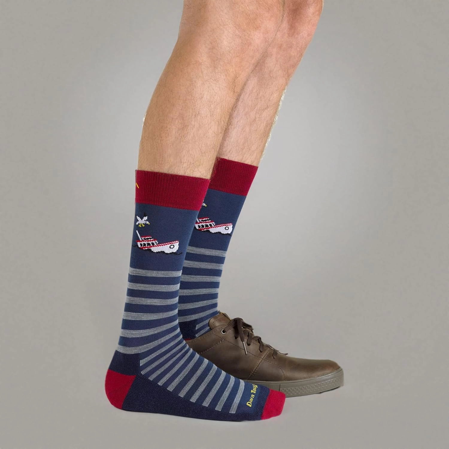 Darn Tough Men's Wild Life Crew Lightweight with Cushion Sock (Style 6096) -
