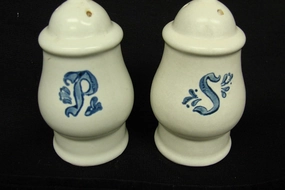 Pfaltzgraff Yorktowne Salt and Pepper Set