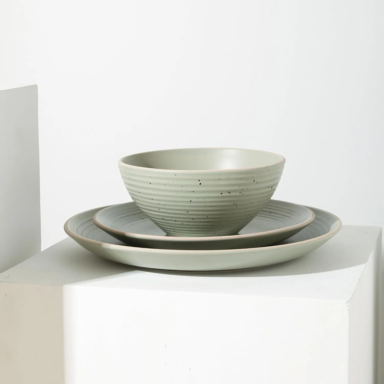 Stone Lain Lauren Stoneware, Rustic Plates and Bowls Set, Dinnerware, Service for 4, Speckled Green, Dishwasher & Microwave Safe, 16-Piece
